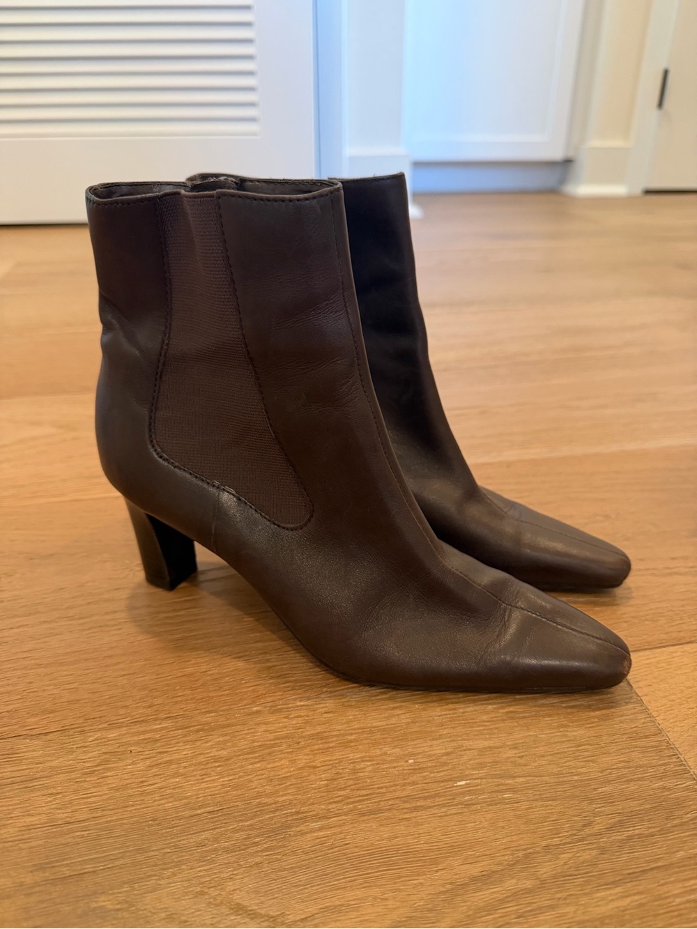 Predictions 90s Chocolate Brown leather ankle pointed square toe boot Chic 6.5